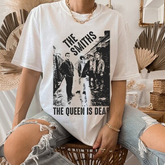 The Smiths The Queen Is Dead Graphic T-Shirt Rock Music Band Fan Gift Tee 79 - Picture 1 of 6